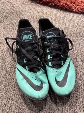 Nike shoe label with aqua inner lining and black trim